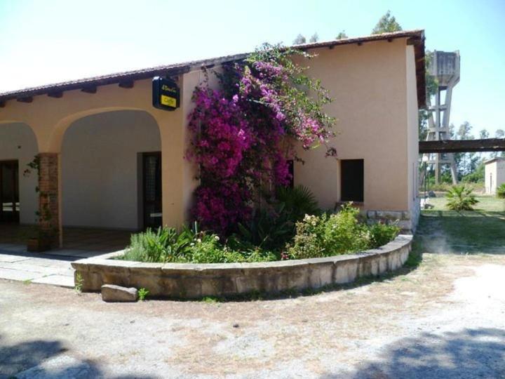 Agriturismo Agrifoglio San Giovanni Suèrgiu Exterior foto
